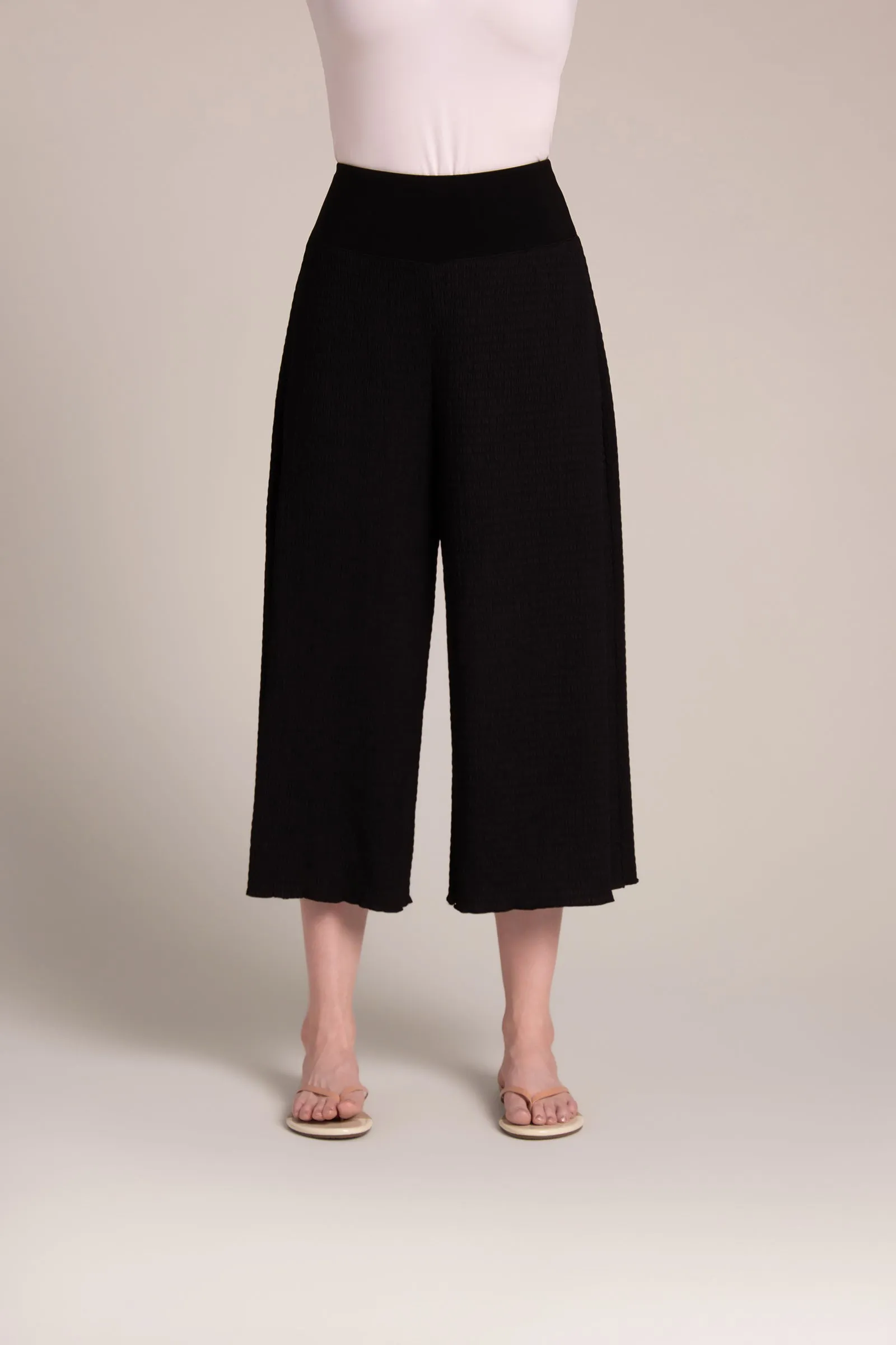Popcorn Waffle Wide Capri | Black
