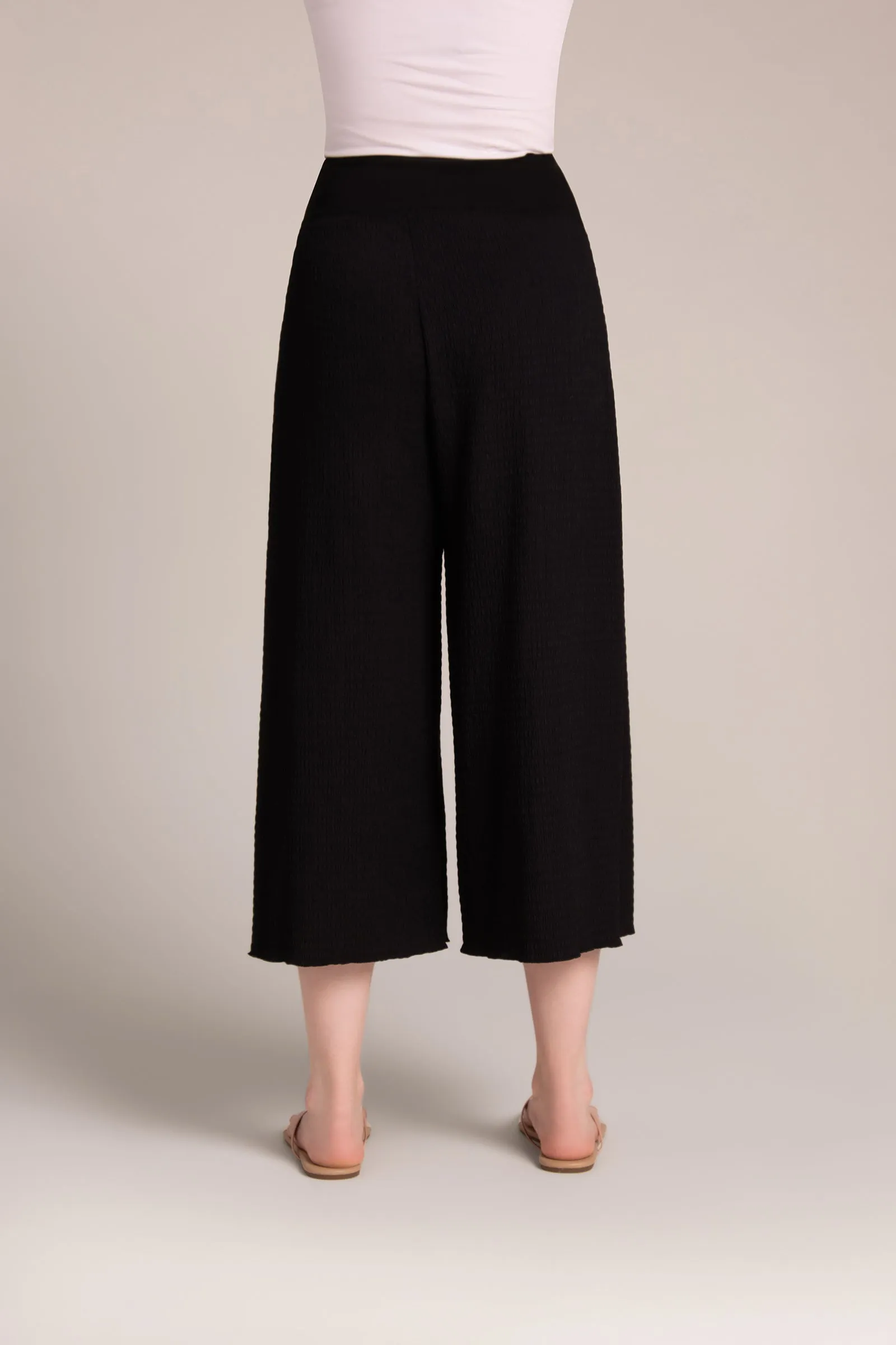 Popcorn Waffle Wide Capri | Black
