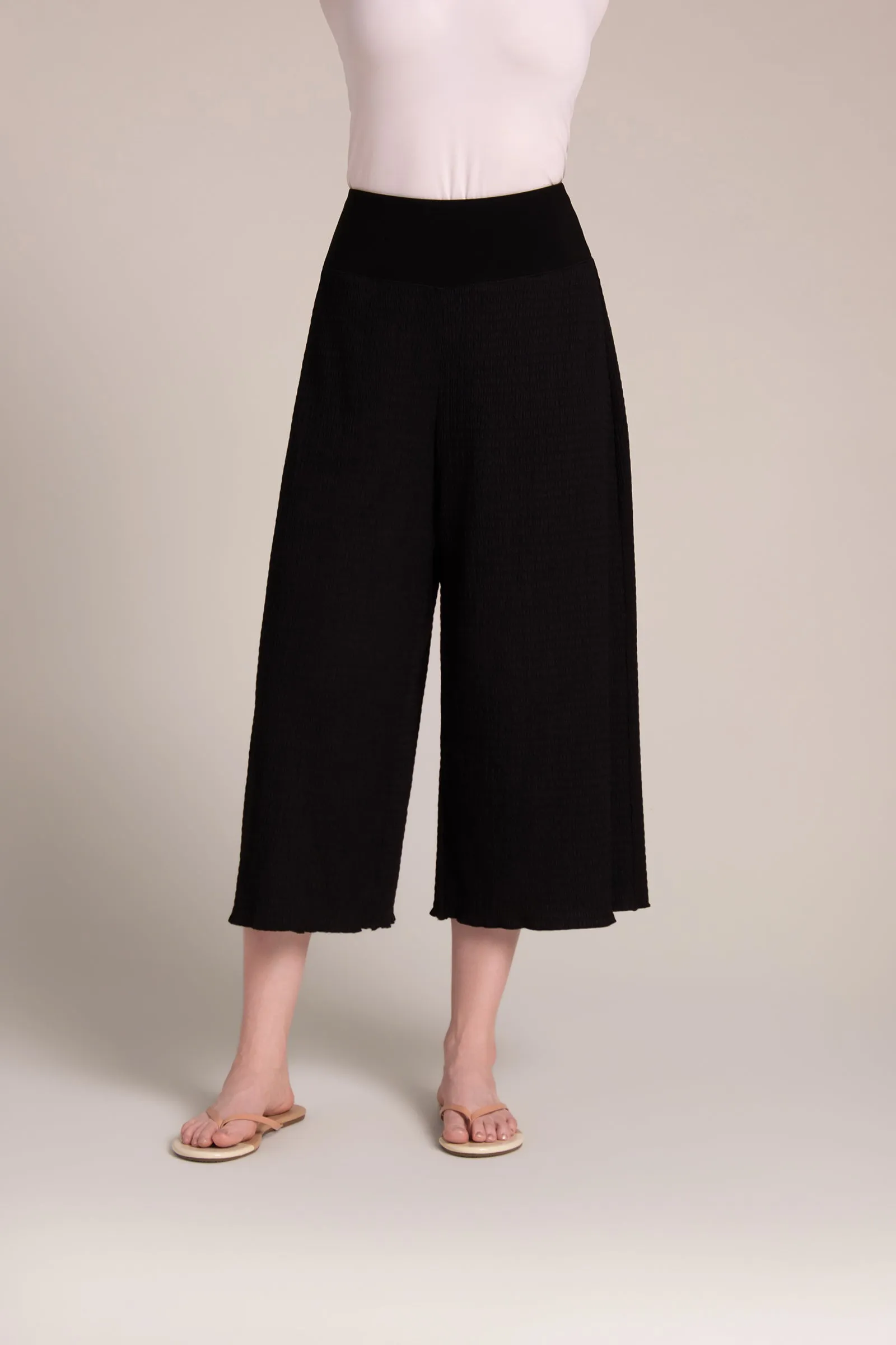 Popcorn Waffle Wide Capri | Black