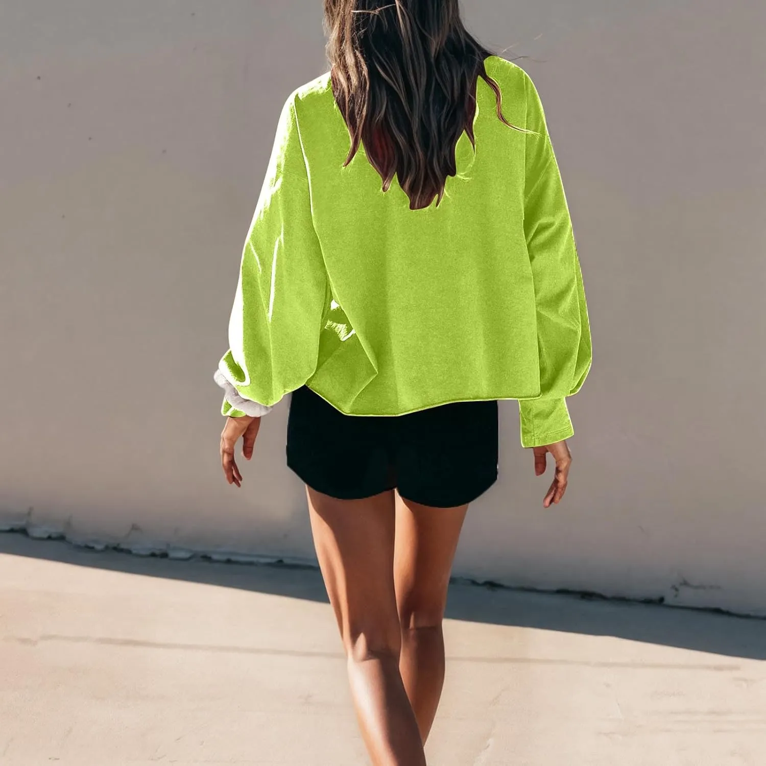 Womens Cropped Sweatshirts 2024 Fall Fashion Clothes Teen Girl Long Sleeve Oversized Crewneck Crop Pullover Tops